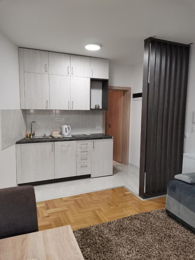 Apartman Centar 3 อูชิเซ ภายนอก รูปภาพ